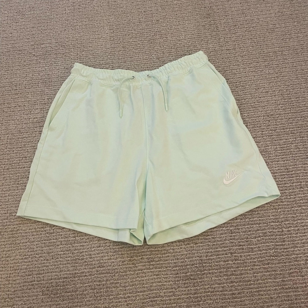 nike shorts size small